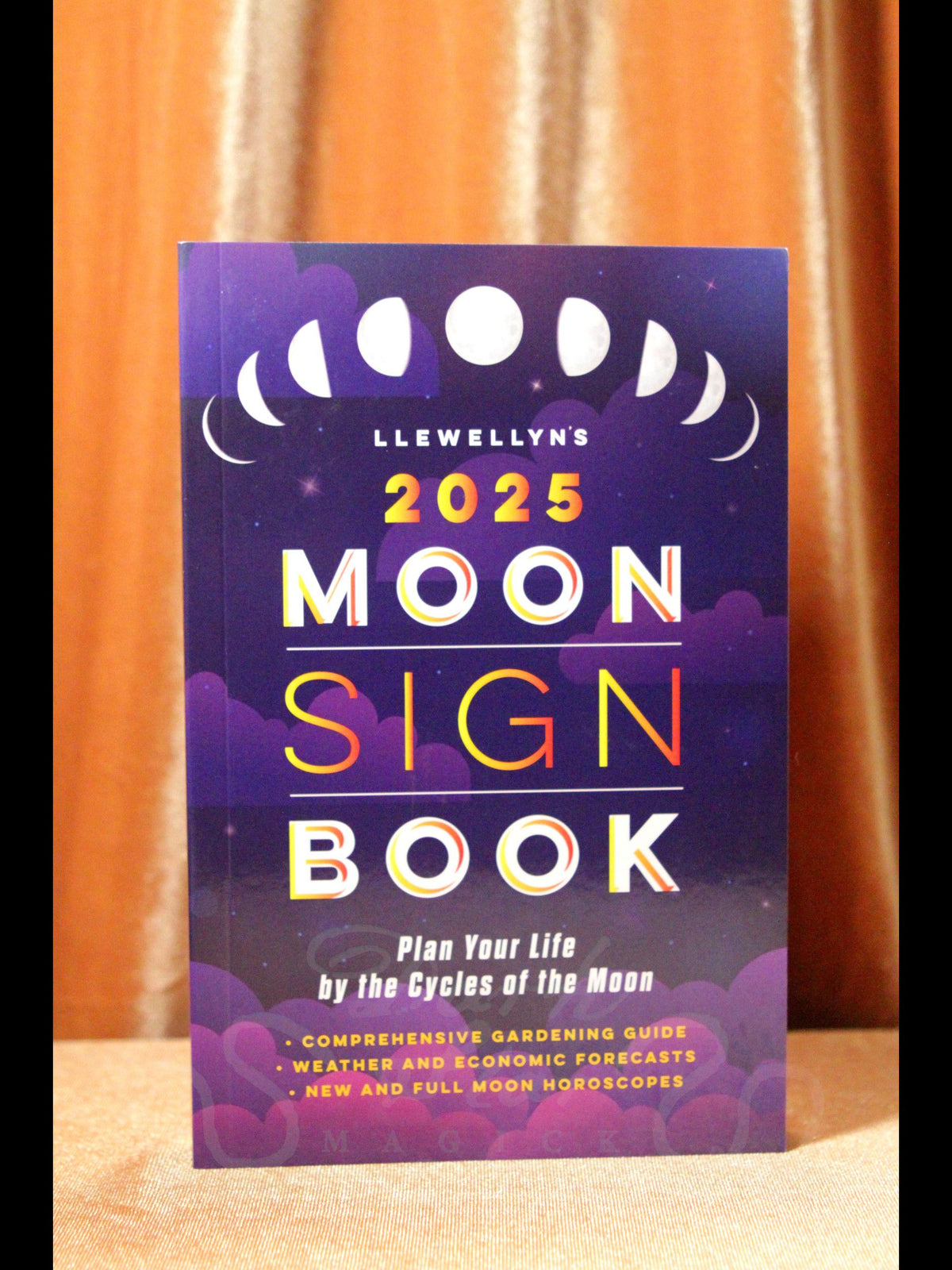 Llewellyn's 2025 Moon Sign Book